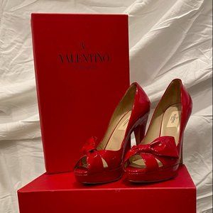 Valentino Garavani Red Bow Peep Size 37 Italian , 7 US Heels,  Gently Worn